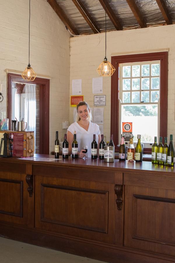 Petersons Armidale Winery And Guesthouse Eksteriør bilde
